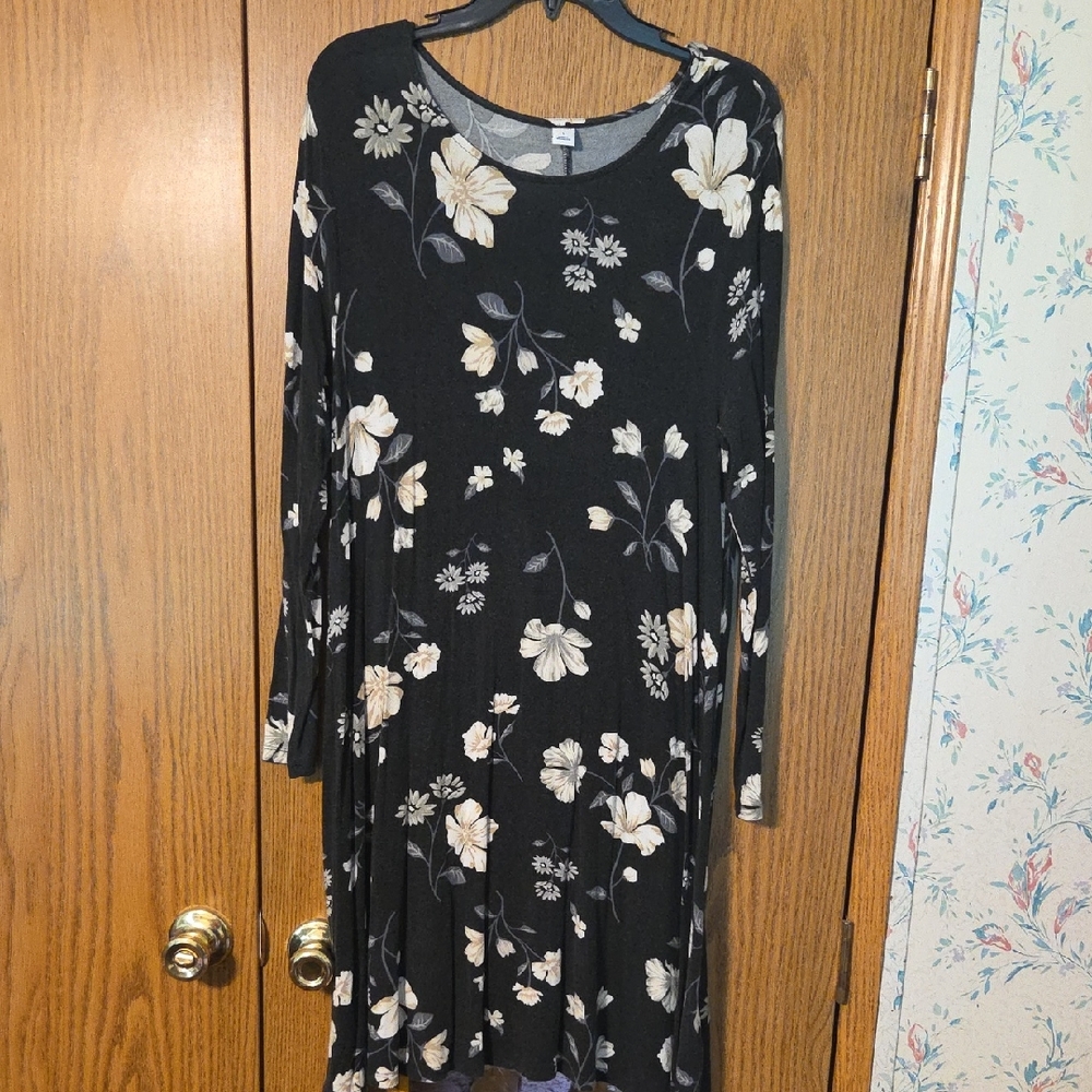 Old Navy Black Floral Long Sleeve Dress